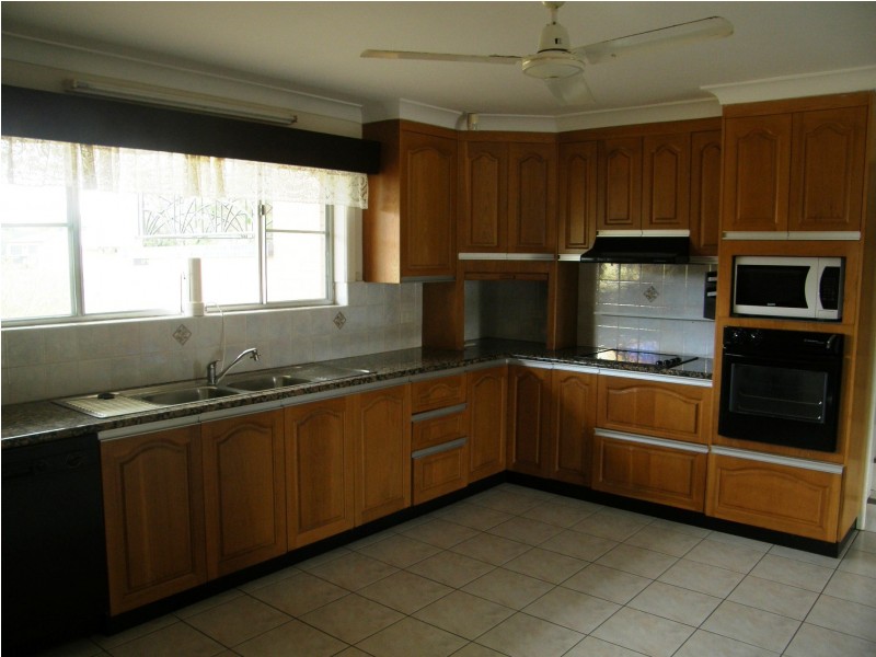 11 Ann Street, Proserpine QLD 4800