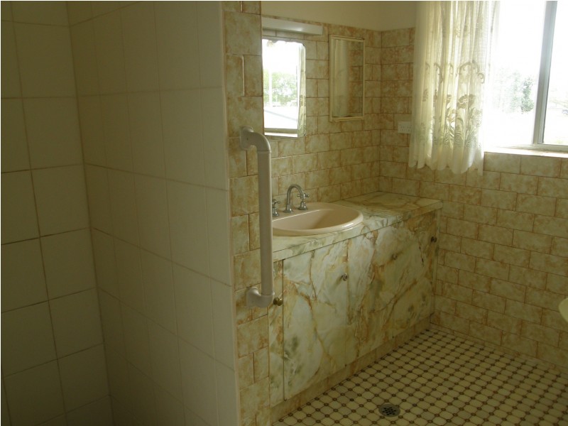 11 Ann Street, Proserpine QLD 4800