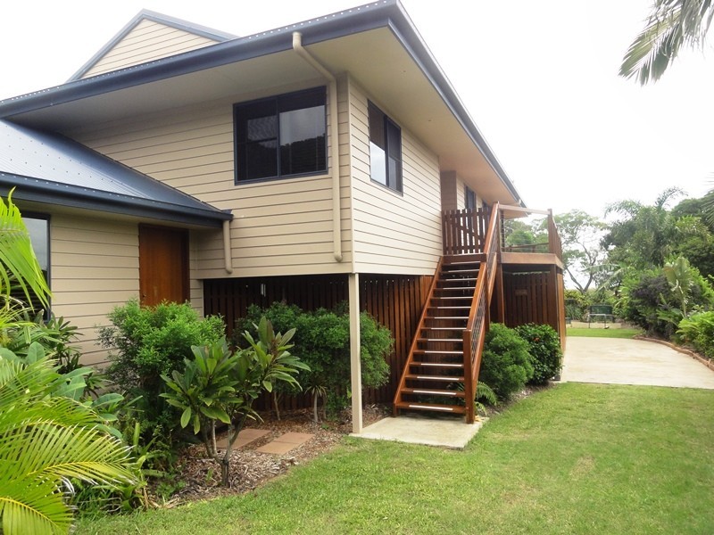 92 Gloucester Avenue, Hideaway Bay QLD 4800