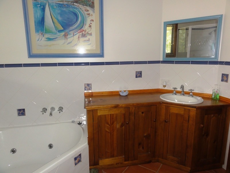 92 Gloucester Avenue, Hideaway Bay QLD 4800