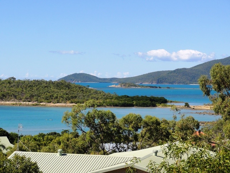 27 Blackcurrent Drive, Hideaway Bay QLD 4800