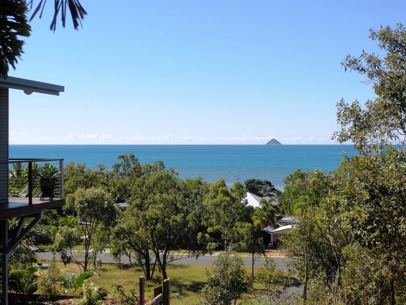 27 Blackcurrent Drive, Hideaway Bay QLD 4800