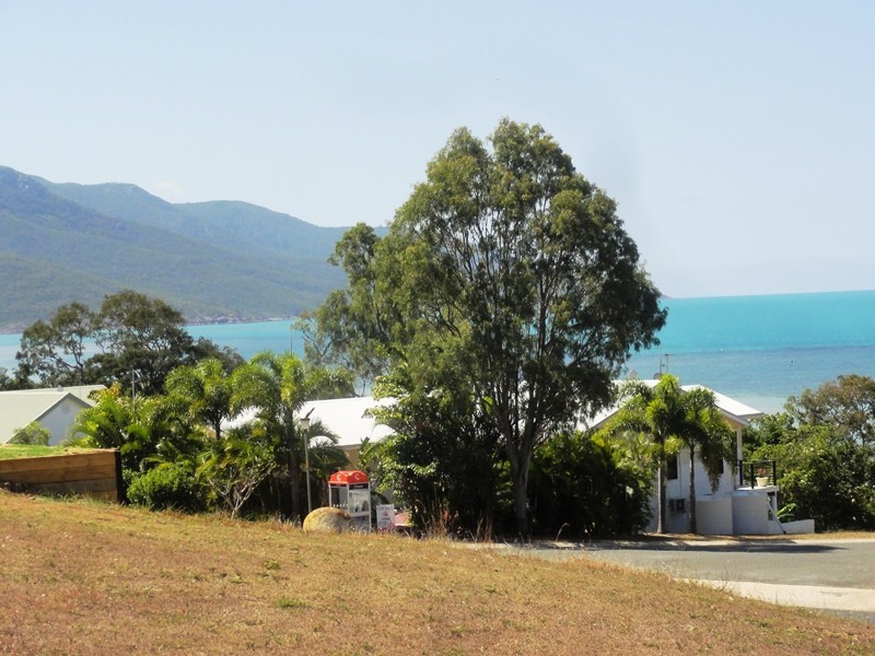 2 / 5 Gloucester Avenue, Hideaway Bay QLD 4800