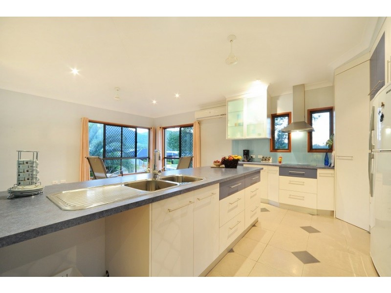 16 Links Drive, Cannonvale QLD 4802