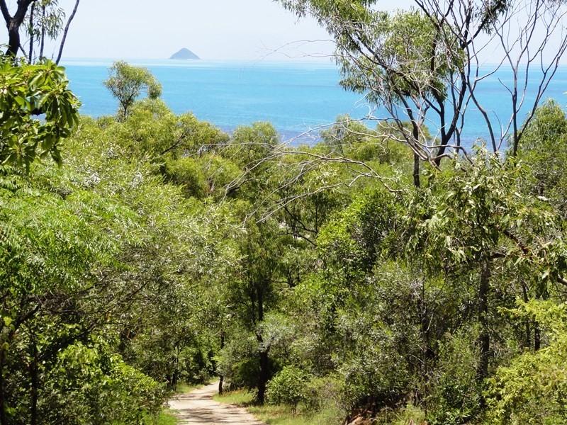 8 Rattray Avenue, Hideaway Bay QLD 4800