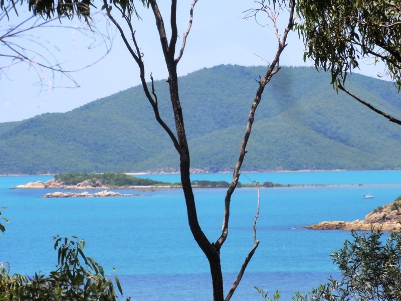 8 Rattray Avenue, Hideaway Bay QLD 4800