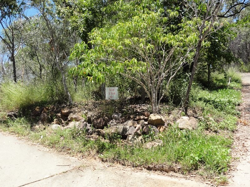 8 Rattray Avenue, Hideaway Bay QLD 4800