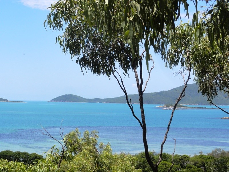 8 Rattray Avenue, Hideaway Bay QLD 4800