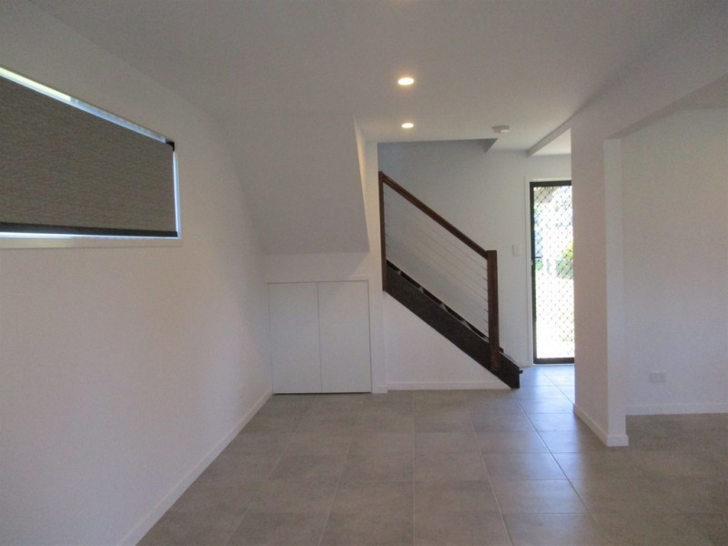 17 Shannon Street, Midge Point QLD 4799