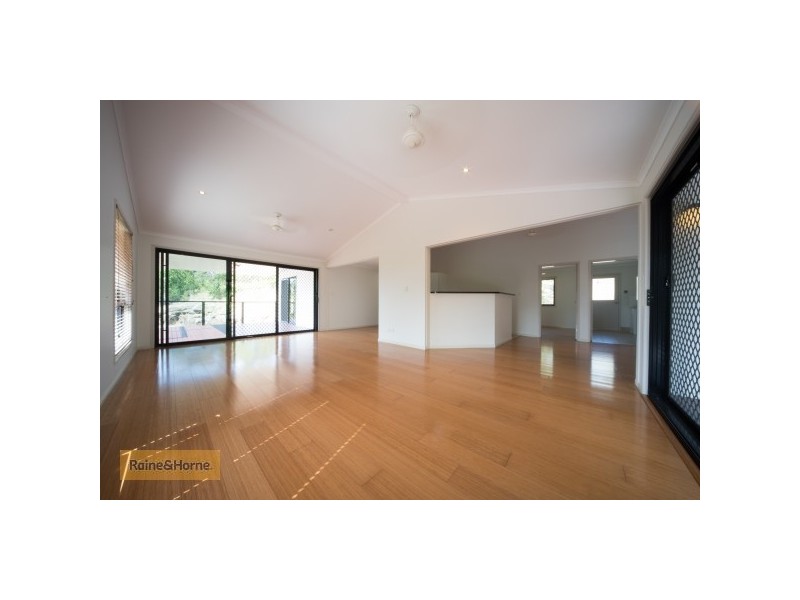 35 Rattray Ave, Hideaway Bay QLD 4800