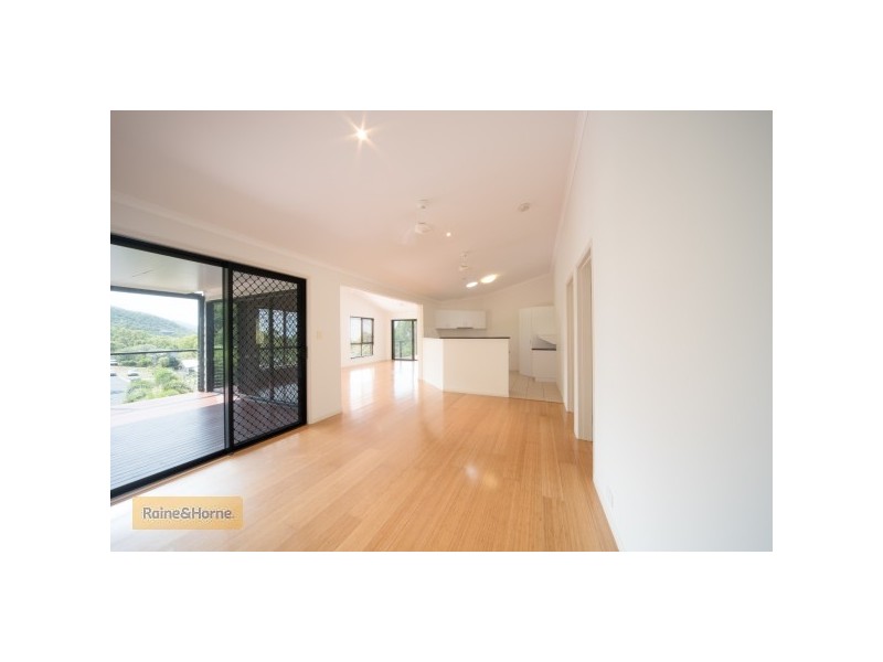 35 Rattray Ave, Hideaway Bay QLD 4800