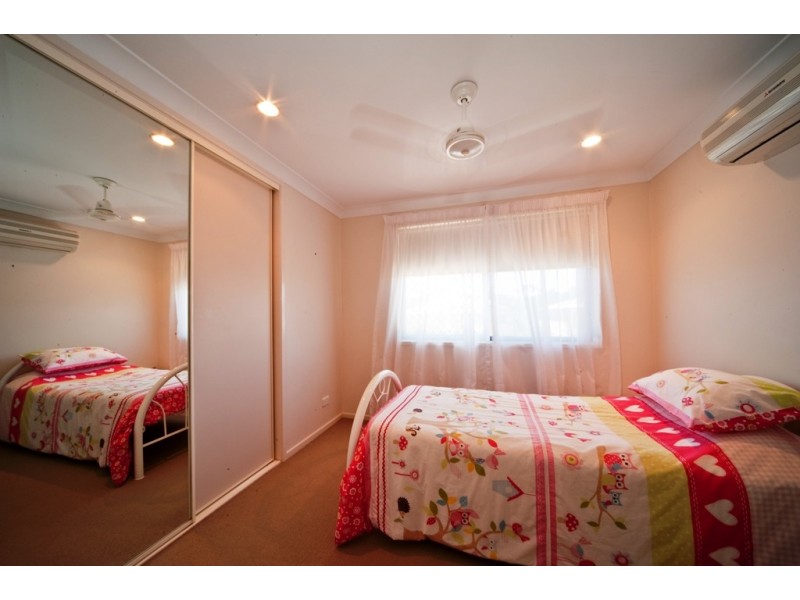 111 Gloucester Avenue, Hideaway Bay QLD 4800