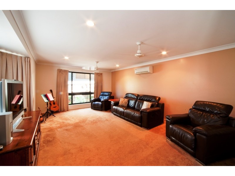 111 Gloucester Avenue, Hideaway Bay QLD 4800