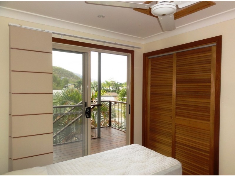 1 Roseric Crescent, Hideaway Bay QLD 4800