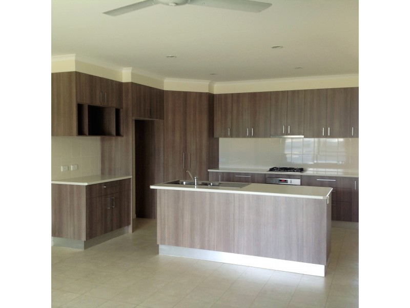 13 Golden Wattle Street, Proserpine QLD 4800