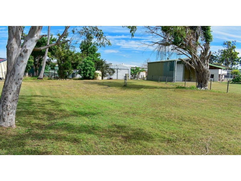 12 Hall Drive, Wilson Beach QLD 4800