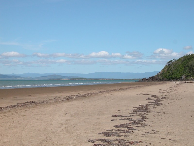 12 Hall Drive, Wilson Beach QLD 4800