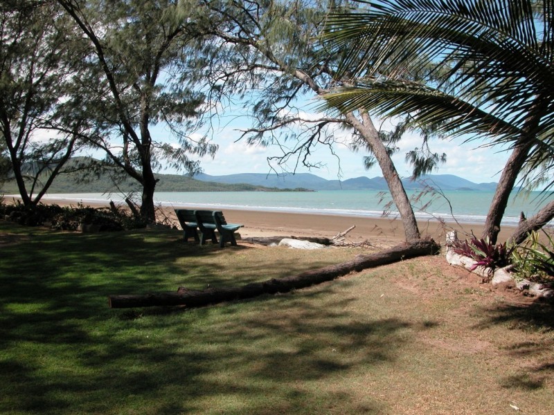 12 Hall Drive, Wilson Beach QLD 4800