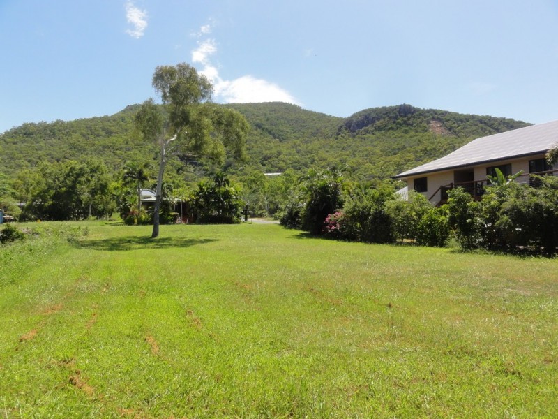 90 Gloucester Avenue, Hideaway Bay QLD 4800