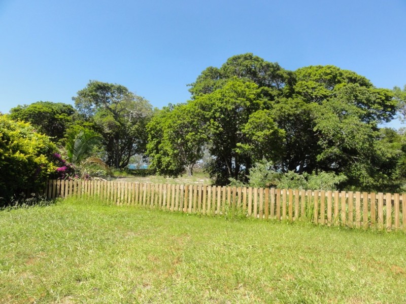 90 Gloucester Avenue, Hideaway Bay QLD 4800