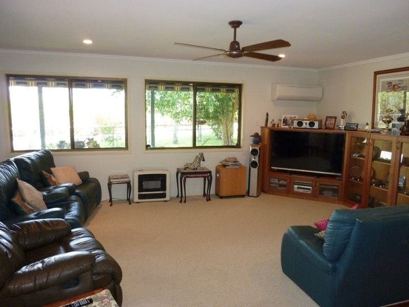 136 Conway Road, Preston QLD 4800