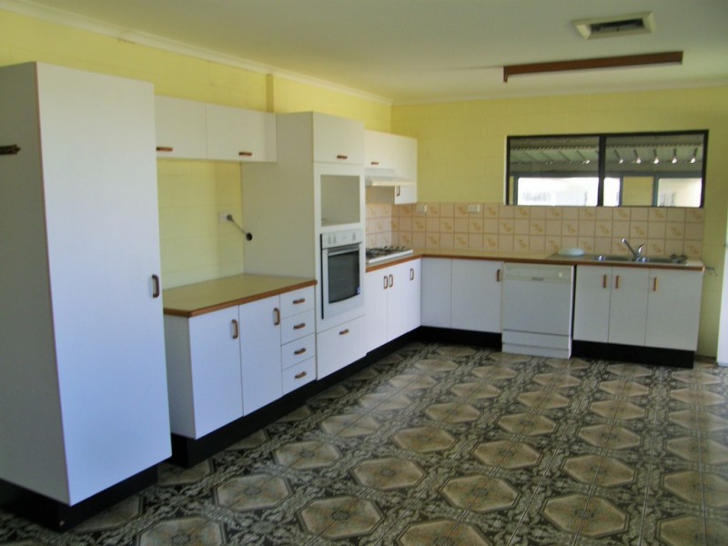 2 Foxlee Street, Proserpine QLD 4800