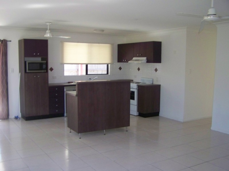 7 Links Drive, Cannonvale QLD 4802
