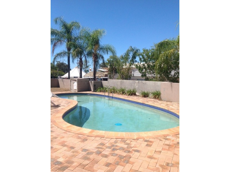 2B / 10 Island Drive, Cannonvale QLD 4802