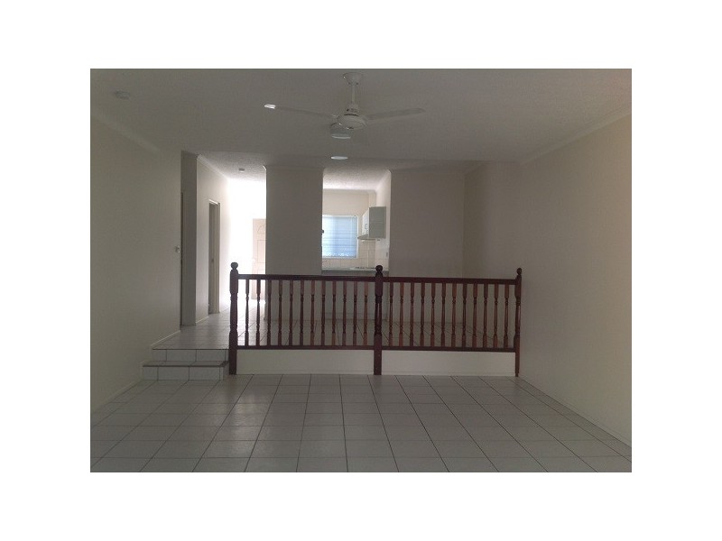 2B / 10 Island Drive, Cannonvale QLD 4802