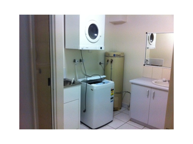 2B / 10 Island Drive, Cannonvale QLD 4802