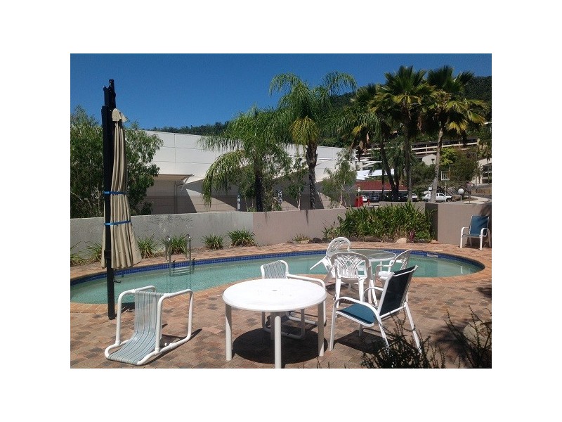 2B / 10 Island Drive, Cannonvale QLD 4802