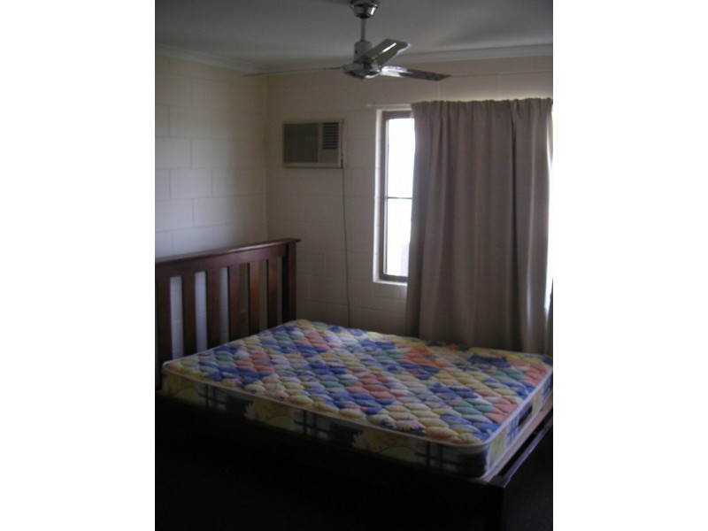 1 / 2 Powell St, Bowen QLD 4805