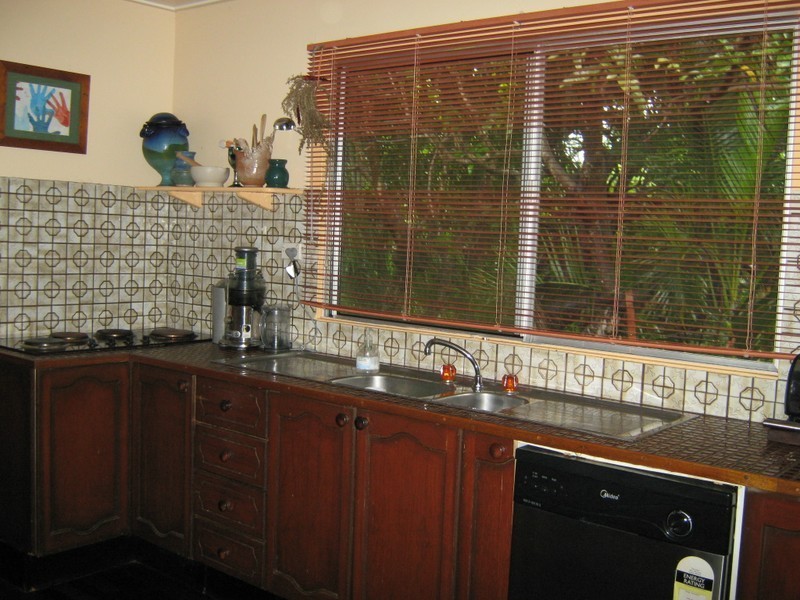 87 Horseshoe Bay Rd, Bowen QLD 4805