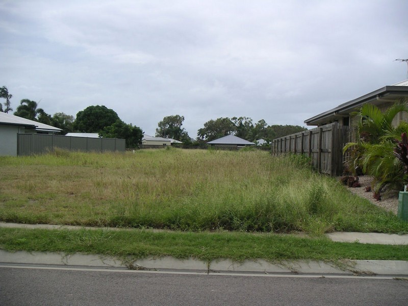 4 Catalina Ct, Bowen QLD 4805