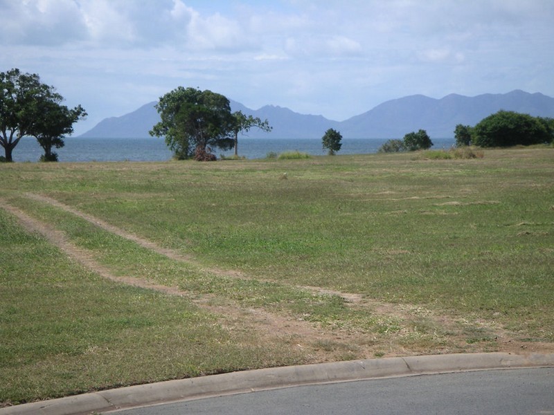 20 Marine Pde, Bowen QLD 4805