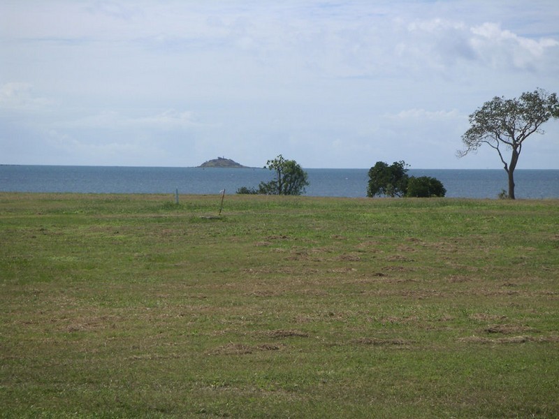 20 Marine Pde, Bowen QLD 4805