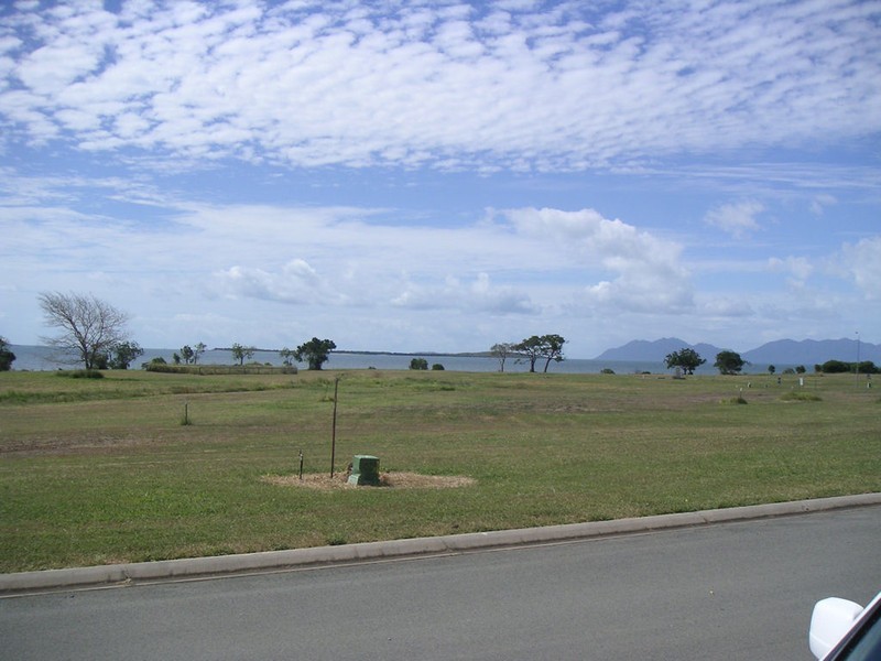 17 Bayside Ct, Bowen QLD 4805