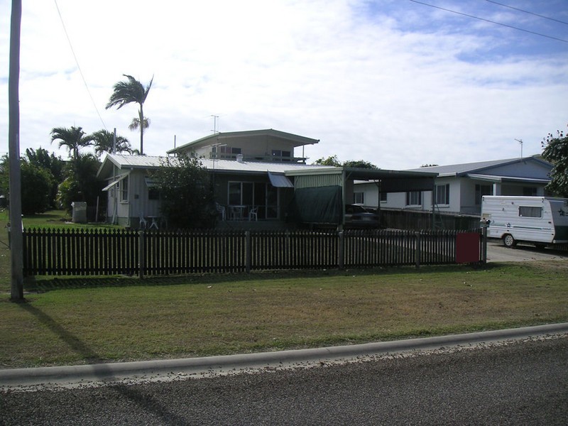 16 Wentworth St, Bowen QLD 4805