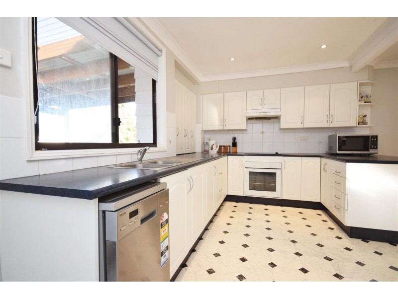 284 Princes Highway, Bomaderry NSW 2541