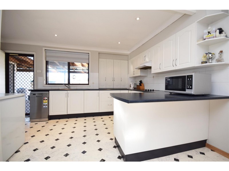 284 Princes Highway, Bomaderry NSW 2541