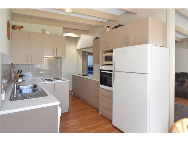 27 Comarong Street, Greenwell Point NSW 2540