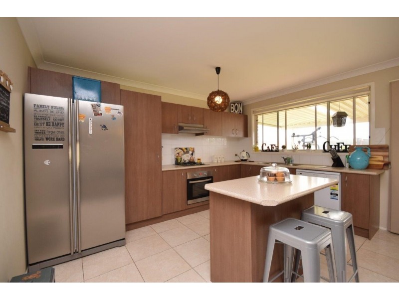 19 Lacebark Grove, Worrigee NSW 2540