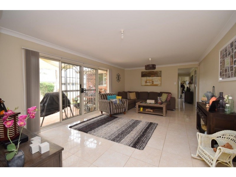 19 Lacebark Grove, Worrigee NSW 2540