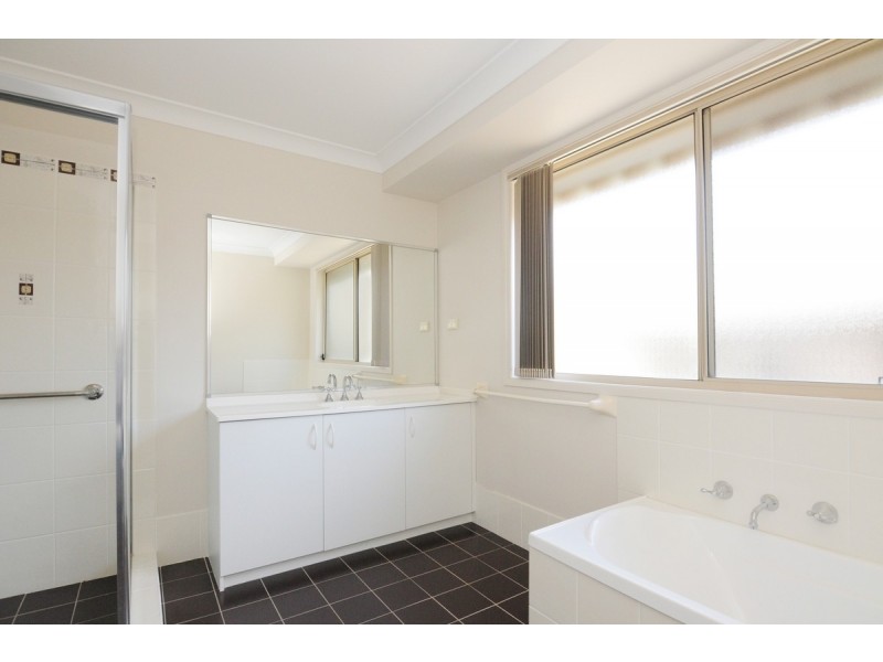 29 Emerald Drive, Meroo Meadow NSW 2540