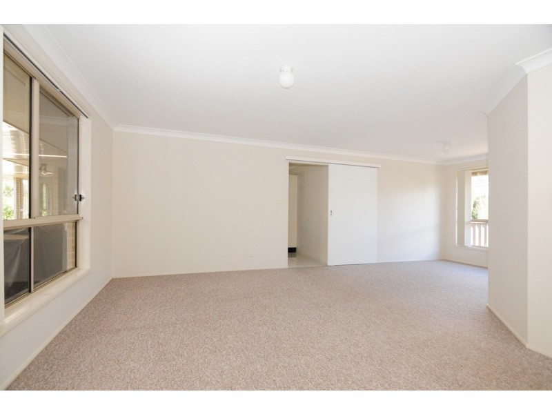 29 Emerald Drive, Meroo Meadow NSW 2540