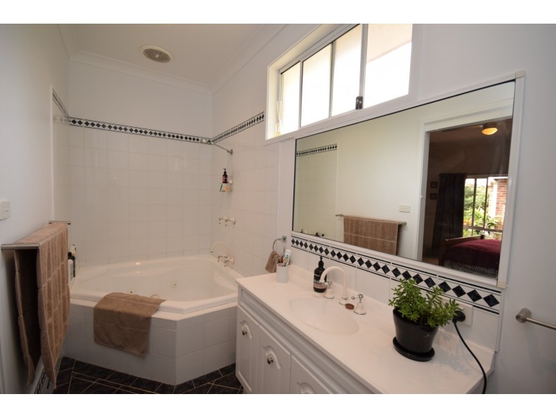 11 Evison Close, Cambewarra NSW 2540