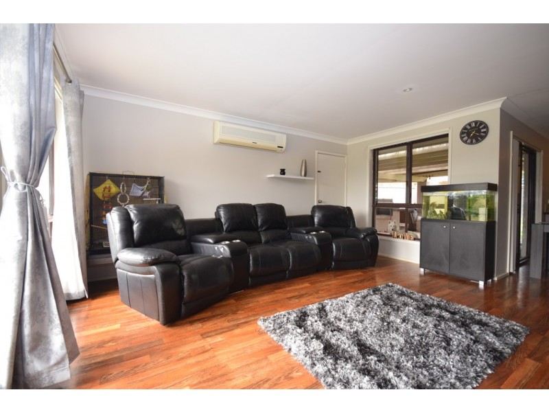 8 Purdie Crescent, Nowra NSW 2541