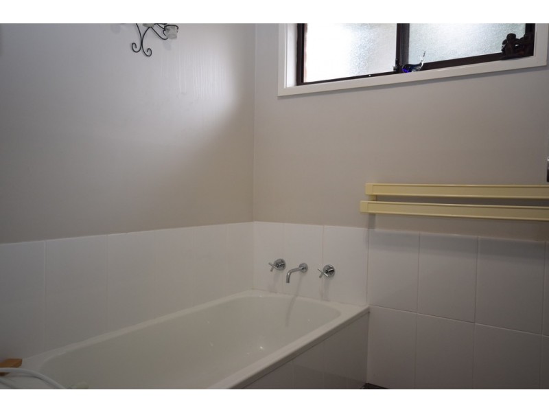 8 Purdie Crescent, Nowra NSW 2541