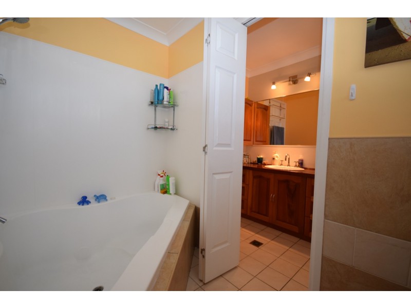9 Wilari Close, Bomaderry NSW 2541