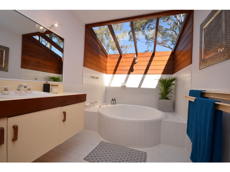 17 Bowada Street, Bomaderry NSW 2541